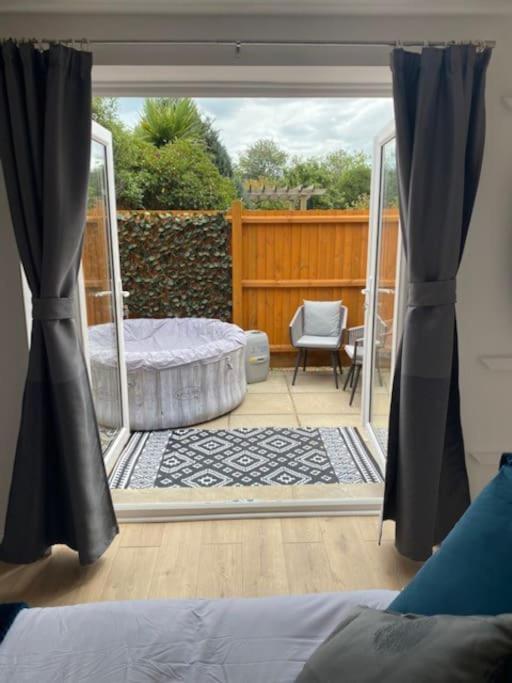בורנמות' Stylish 1 Bedroom Studio Outdoor Area And Hot Tub מראה חיצוני תמונה